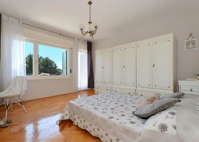 Mar Deluxe アパート トロギール